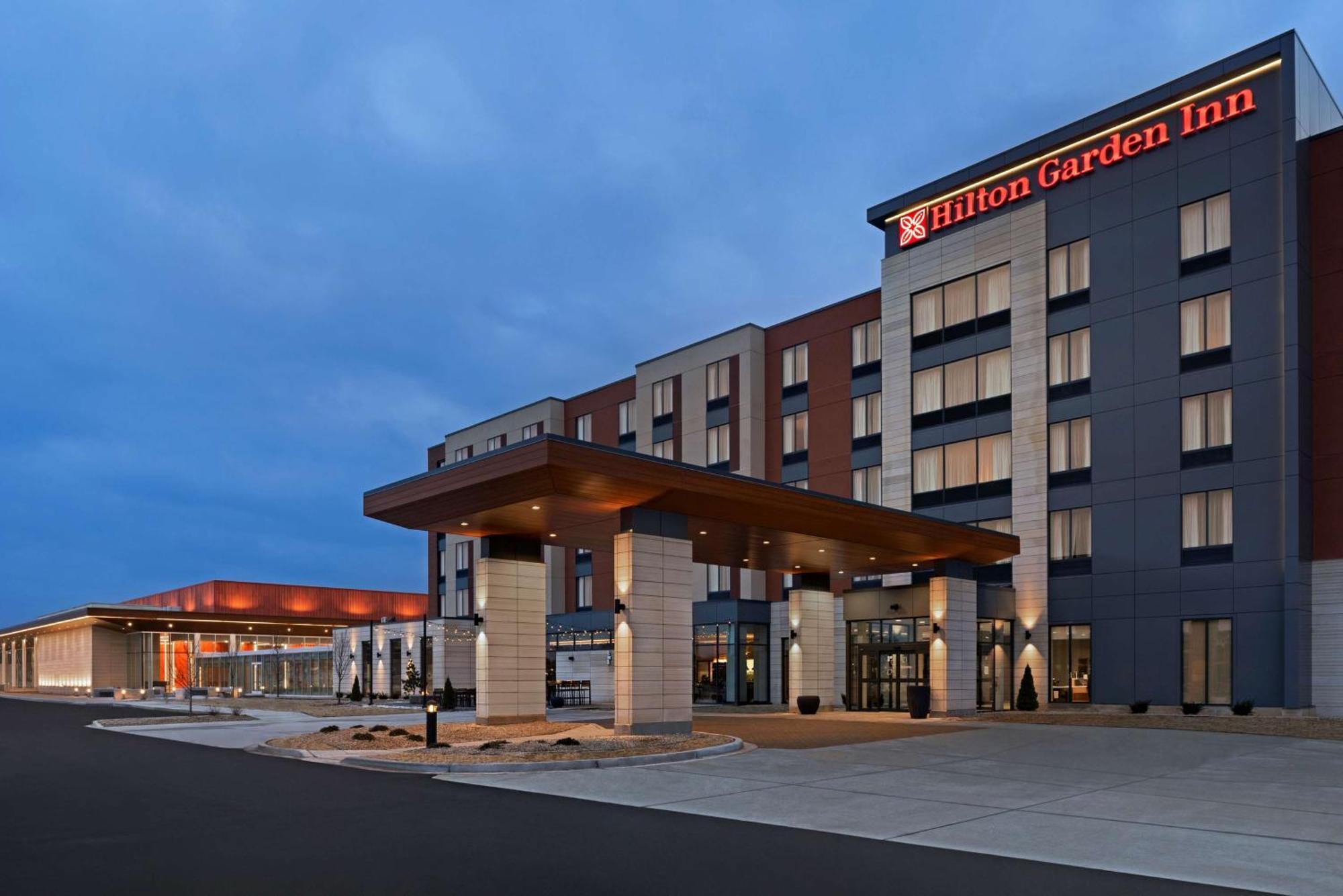 Hilton Garden Inn Milwaukee Brookfield Conference Center Buitenkant foto